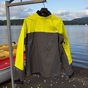 NRS MEN’S SIZE LARGE PERFORMANCE OUTDOOR WATERPROOF JACKET